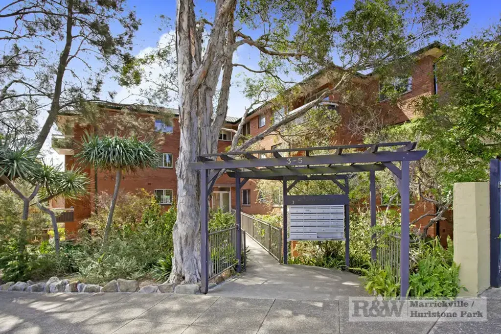 Peaceful Parkside Living with Space, Style & Convenience