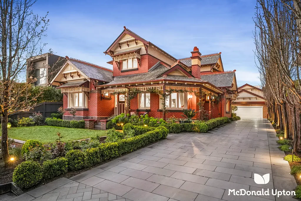 Essendon 4 Slaapkamer Modern Family Luxury with Nod to the Past