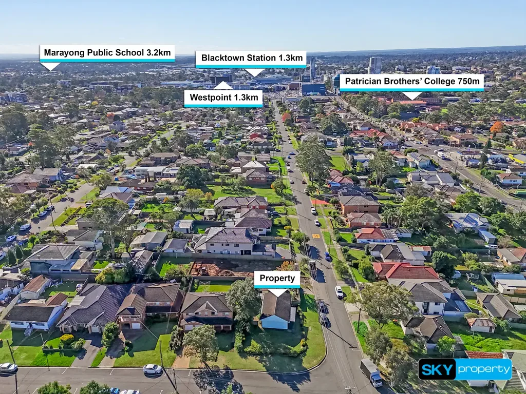 Blacktown 3房 黄金地段 黄金一英里 阳光充足前廊 宽敞卧室 高天花板 中心起居区 宽敞厨房 更新浴室 土地面积大 车道双车库 特色设施齐全。 BLACKTOWNS BEST LOCATION!