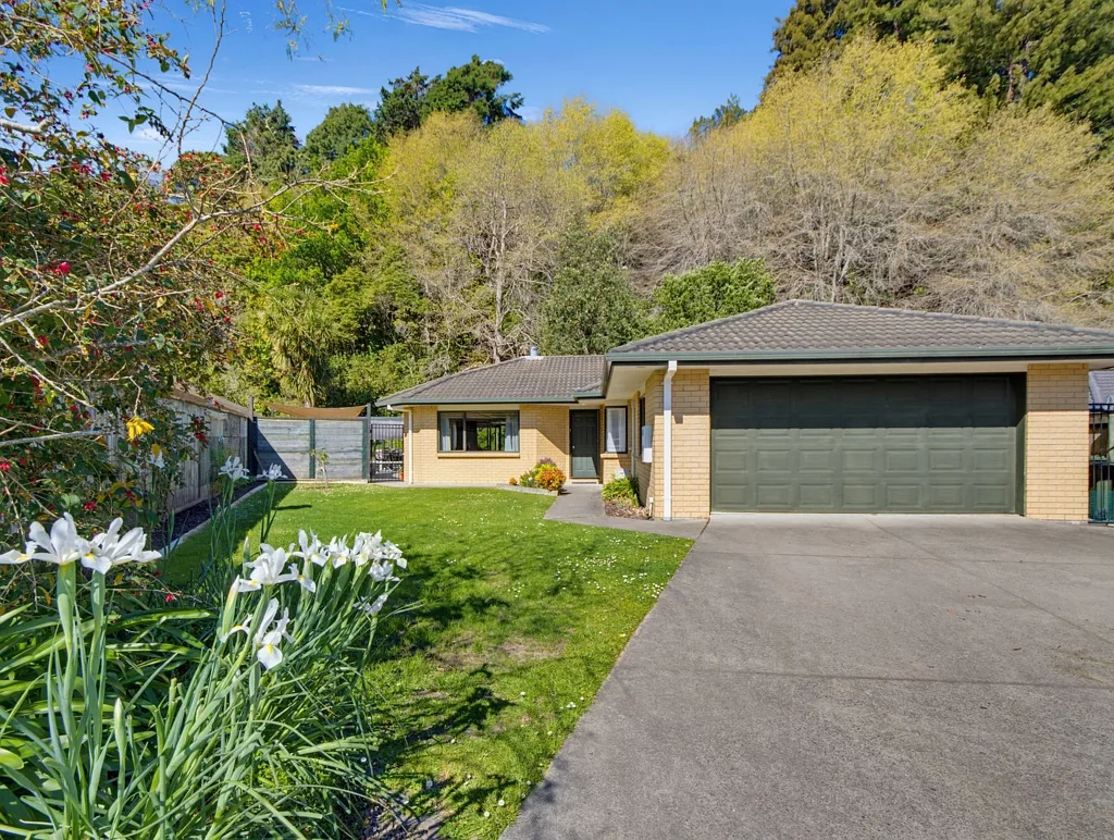 Whakatane 3Kwarto Put Indoor-Outdoor Living on Your List