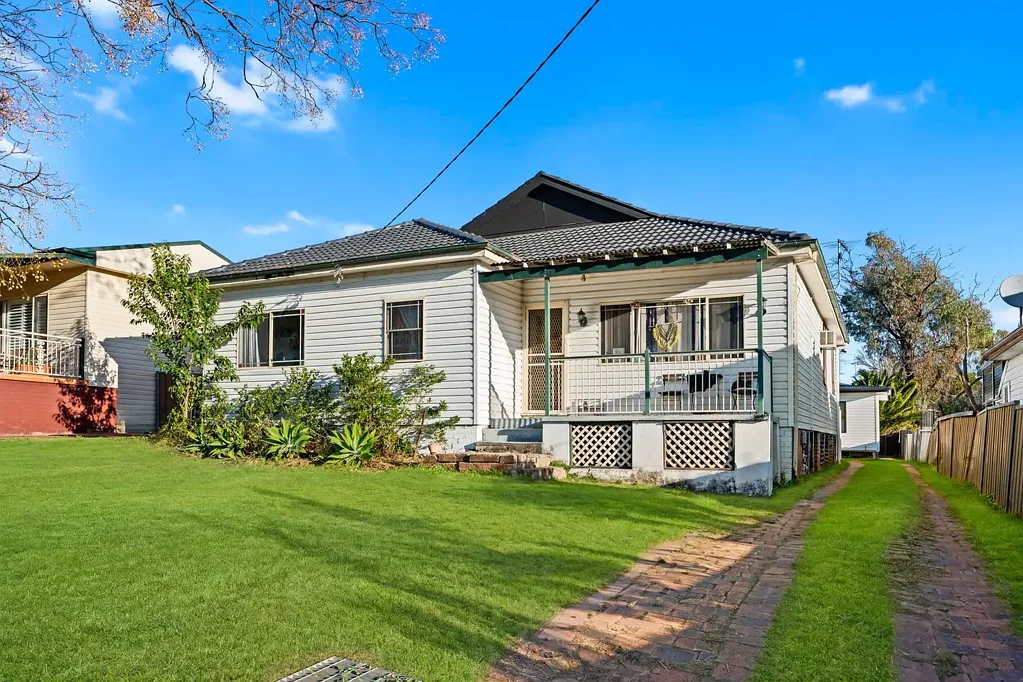 St Marys 8房 在715平方米的超大地块上享受双重生活机会！ Dual Living Opportunity on a Huge 715m2 Block!