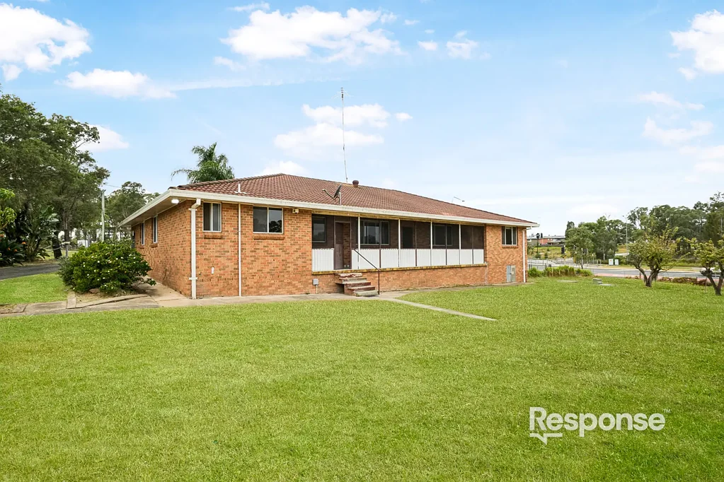 RURAL ASPECT IN THE HEART OF SCHOFIELDS!
spacious Family Home!