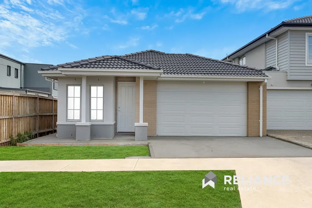 Truganina 4 Bedroom BRAND NEW BEAUTIFUL FAMILY HOME WALK TO PRIMARY & SECONDARY SCHOOL AND SHOPPING CENTRE!!!