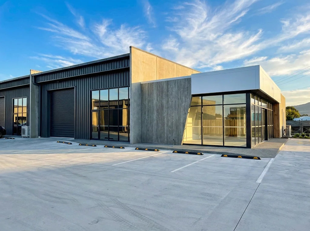 Cromwell Commercial Unit for Lease