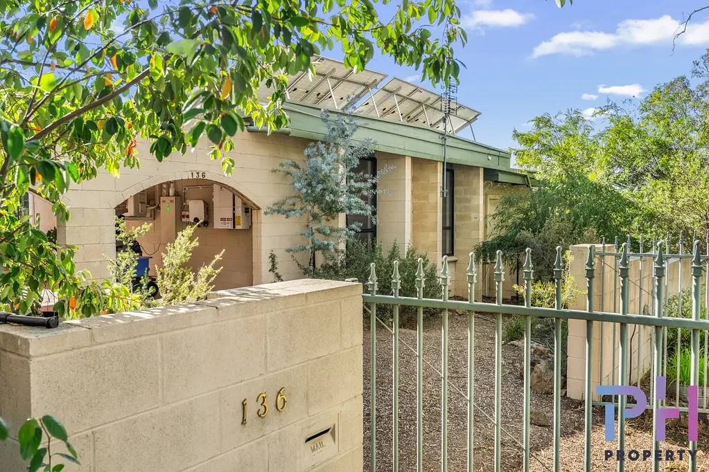 Kangaroo Flat 3침실 CHARACTER FILLED HOME READY FOR YOUR FINISHING TOUCHES!