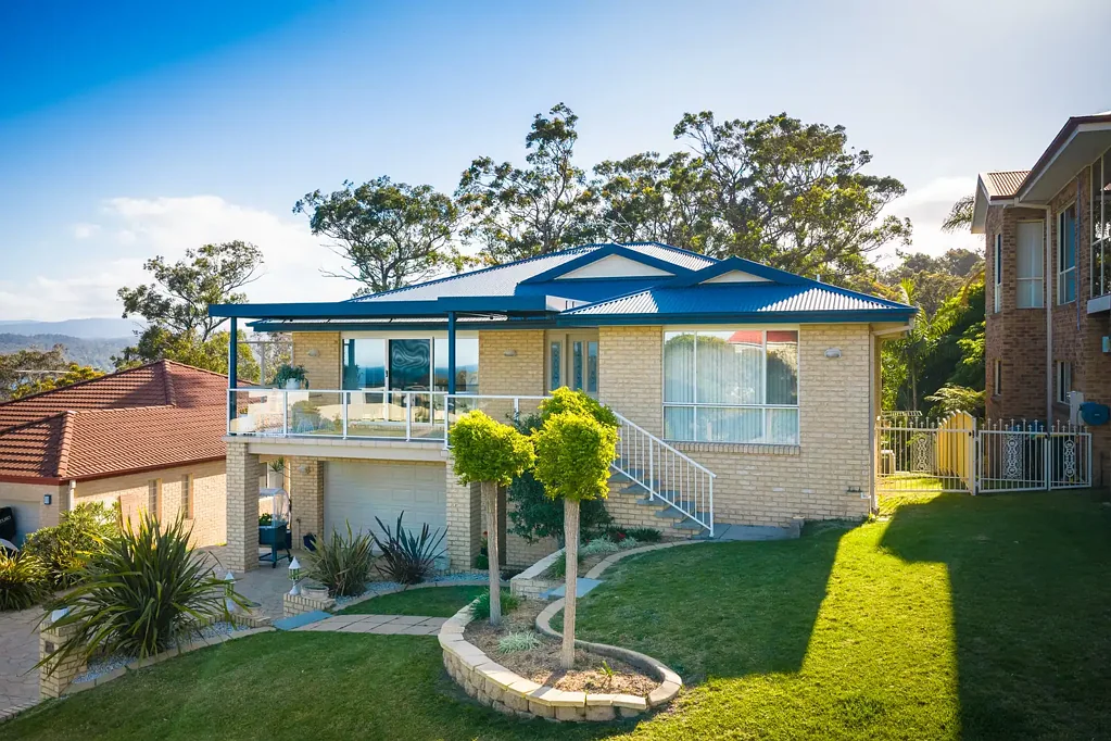 Merimbula 6ਬੈੱਡਰੂਮ Sweeping Lake & Ocean Views – Spacious 6-Bed Coastal Entertainer