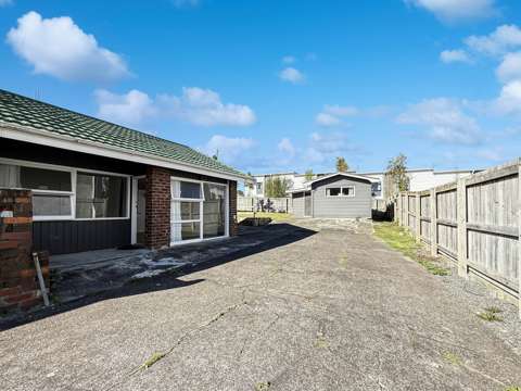 NEW LYNN -  1 Bed +  Rumpus Room