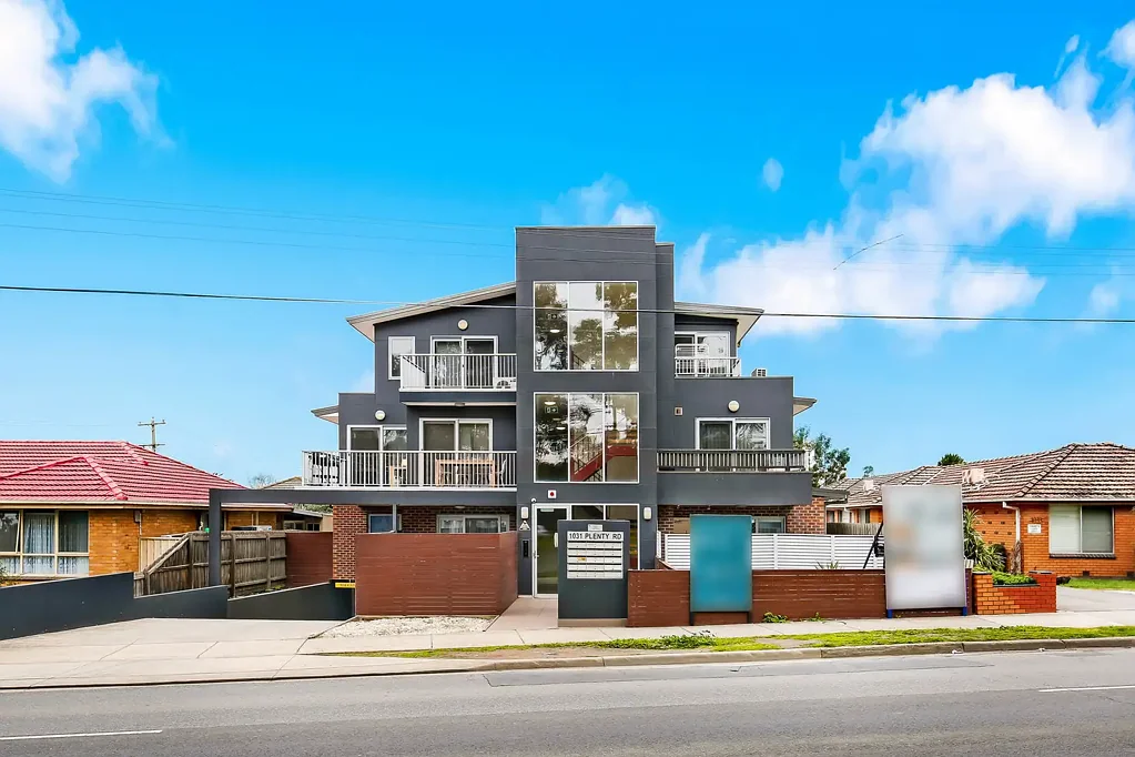 GREAT 2 BEDROOM - PARTLY FURNISHED HOME WITH TRAM & LATROBE UNI OUTSIDE YOUR DOOR