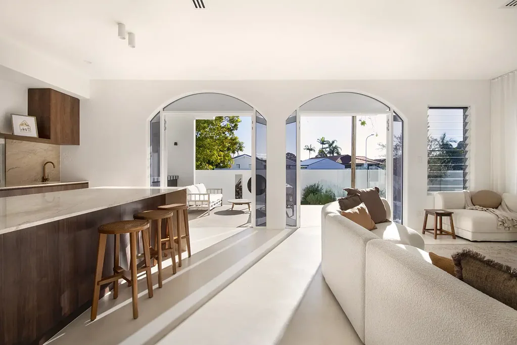Burleigh Waters 4Zimmer Sculpted for Living: A Masterpiece of Craft in Burleigh