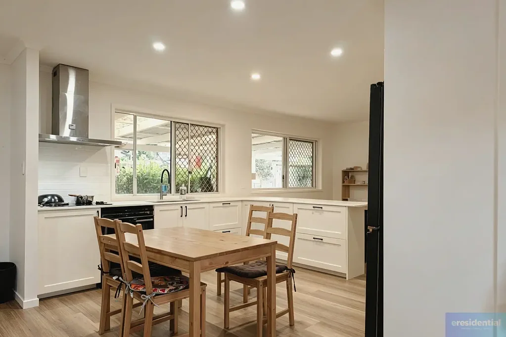 Edens Landing 3ห้องนอน Beautifully Renovated Family Home With Spacious Backyard Retreat
