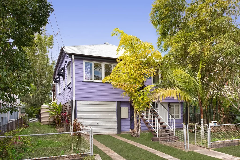 SPACIOUS CHARACTER HOME WITH STUDY & LEAFY GARDENS