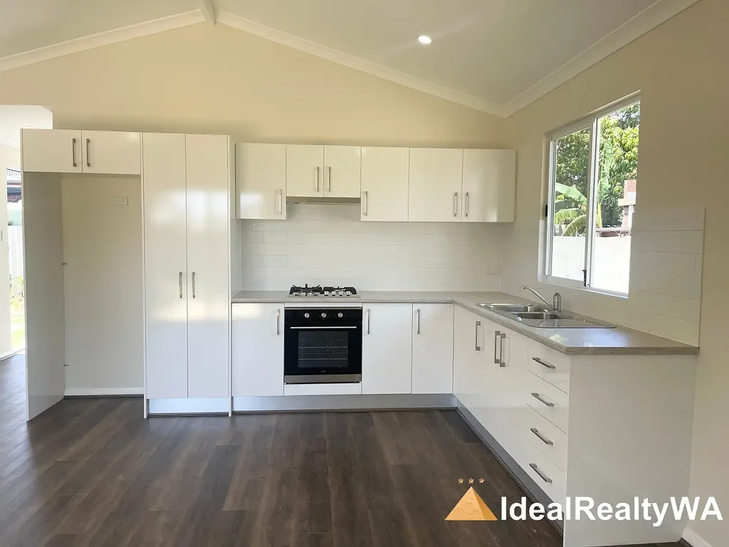 2x1 Home  FOR LEASE !!