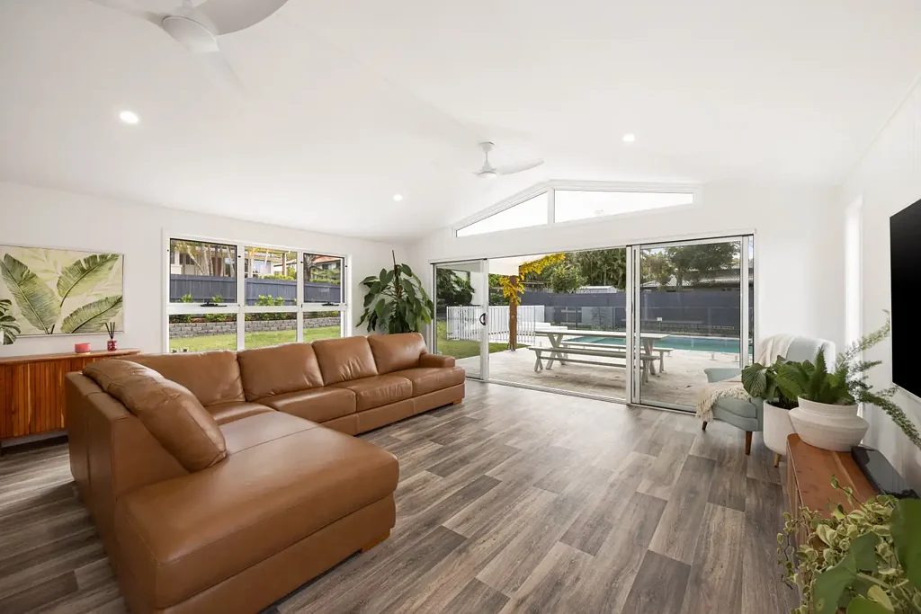 Buderim 4房  North-Facing Entertaining, Poolside Living & Room for All the Toys!