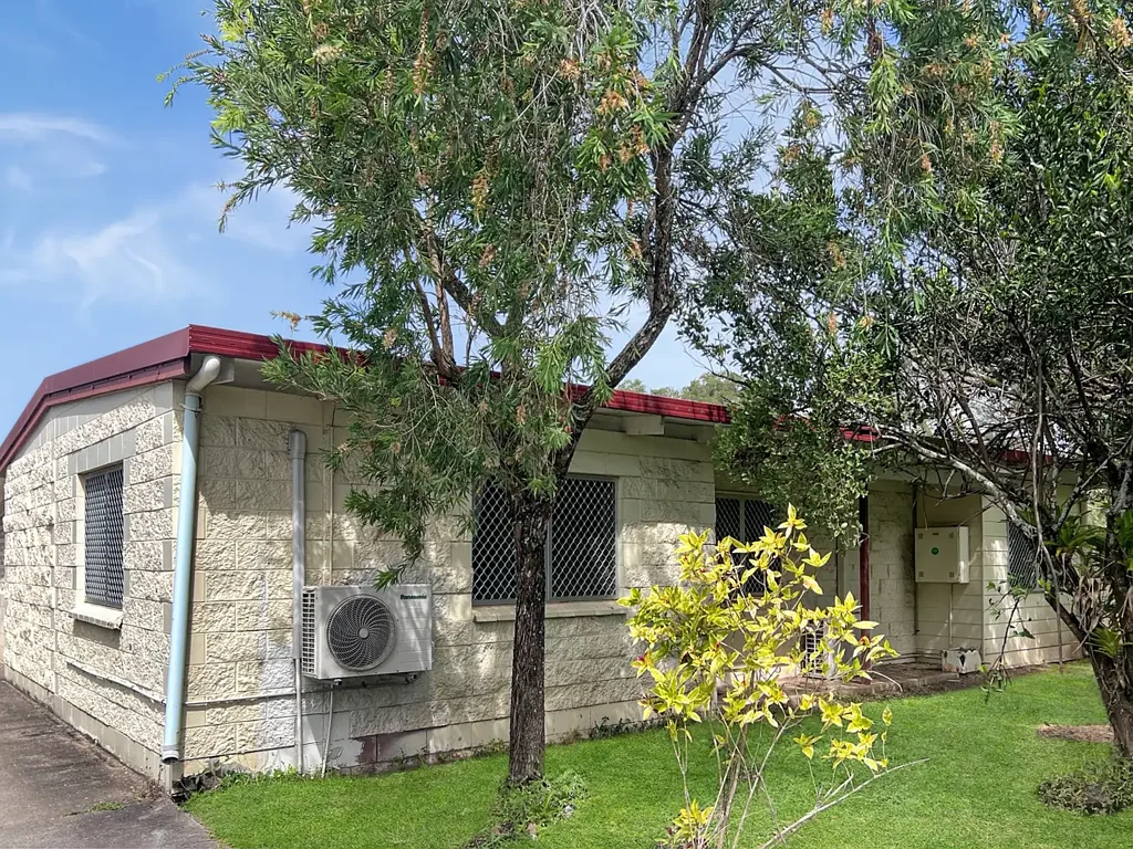 Spacious Hald-Duplex in Convenient Location