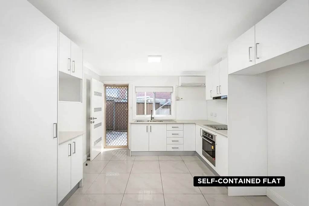 Spacious 3 bedroom granny Flat