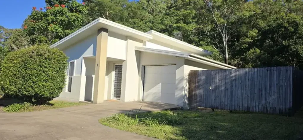 Modern 2 Bed, 2 Bath Duplex with Garage in Sarina