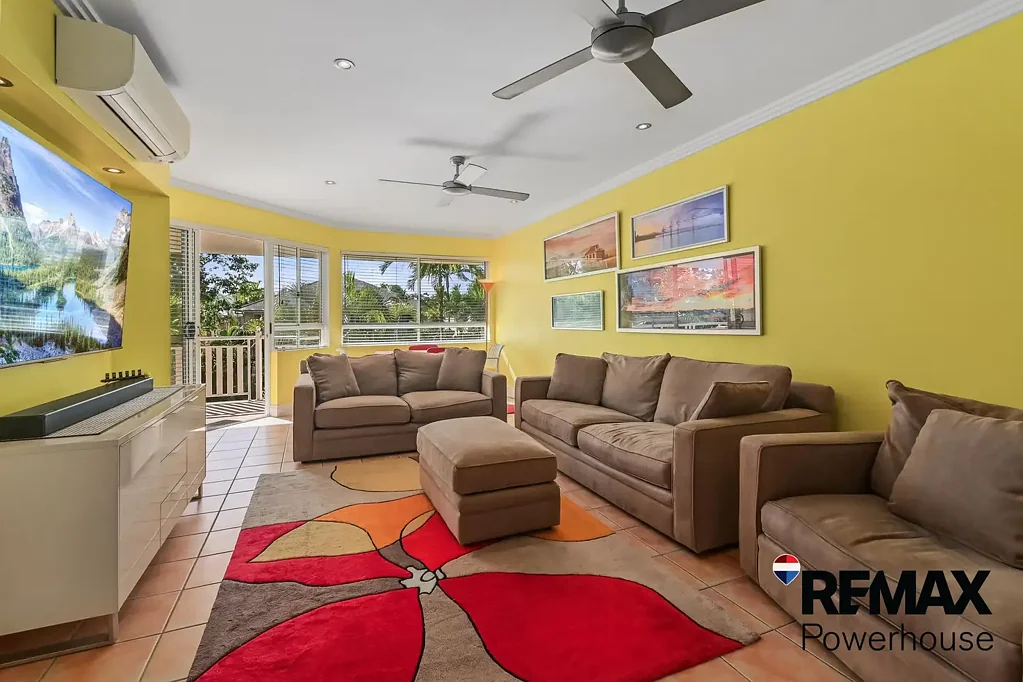 White Rock 3房  Top-Floor Resort-Style Living in Trinity Links
