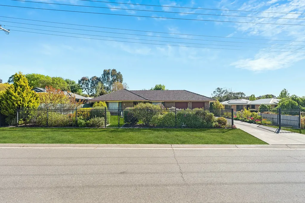Hahndorf 5ਬੈੱਡਰੂਮ A family home built to last