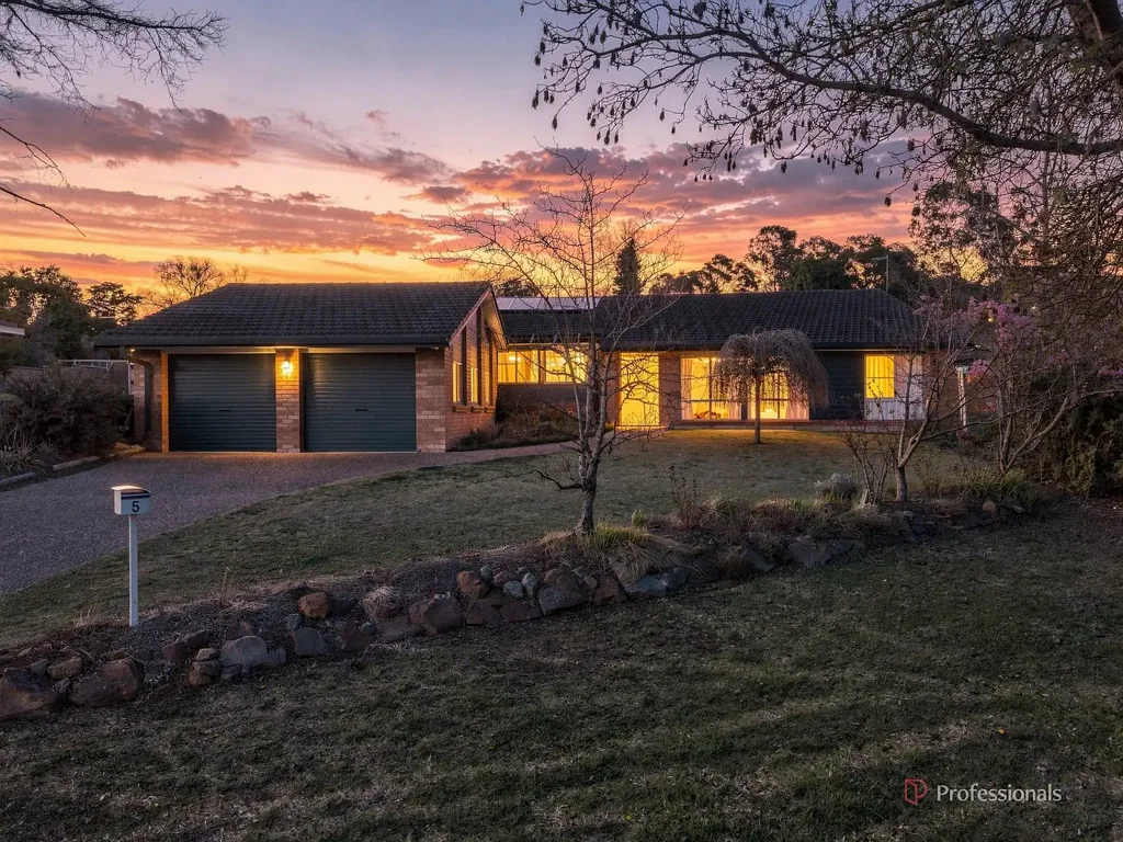 Armidale 4房  Space, Style & Flexibility on a Quiet Cul-de-Sac