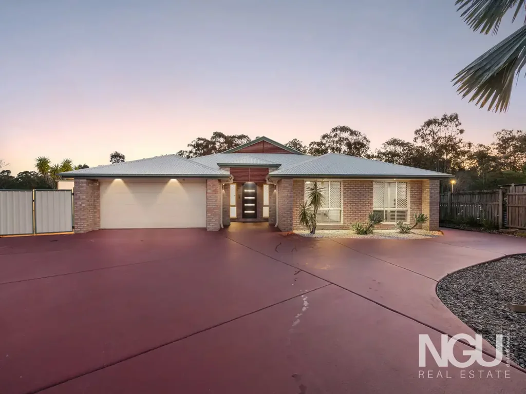 Brassall 4બેડરૂમ Expansive Family Home with Multiple Living Zones, Outdoor Entertaining, and Scenic Views