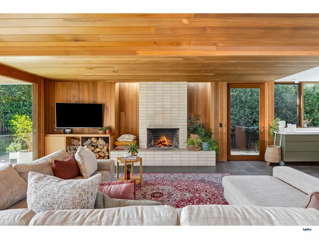 Torquay 4Moenga A nod to Mid-century with effortless indoor–outdoor living, moments from the beach.