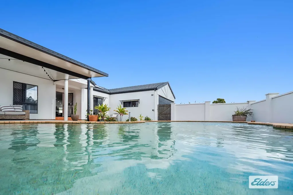 Banora Point 4房  Modern Family Living At Its Finest With Sparkling Pool & Outdoor Entertaining