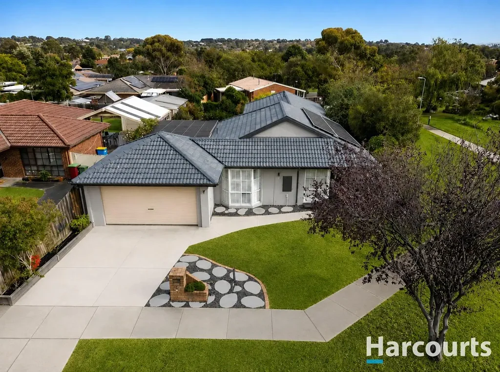 Narre Warren 4Phòng ngủ Exceptional Family Home on a Corner Block with Large Entertaining Spaces