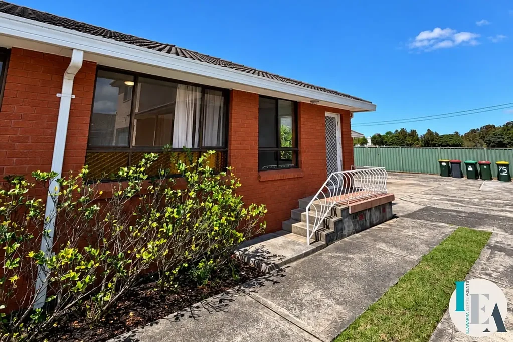 Charming Two-Bedroom Home in the Heart of Lake Illawarra**