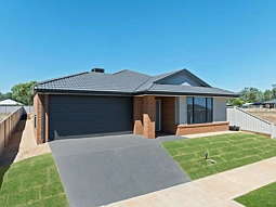 31 Roynic Parade, Benalla