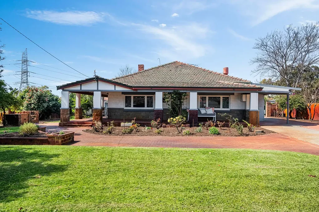 Caversham 3બેડરૂમ Just Listed - Classic 1950s Character on a Huge 1322sqm Block