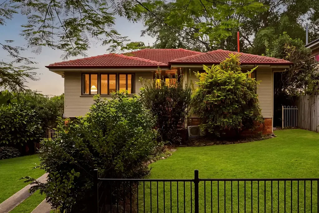 Stafford Heights 3침실 Prime Position Just 9km from the Brisbane CBD