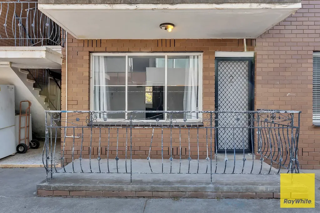 AVAILABLE FOR RENT - 2 BEDROOM UNIT IN WERRIBE !!