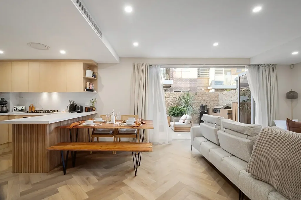 Dolls Point 2침실 Luxury Beachside Living | Indulge in a Two-Bedroom Turn Key Residence