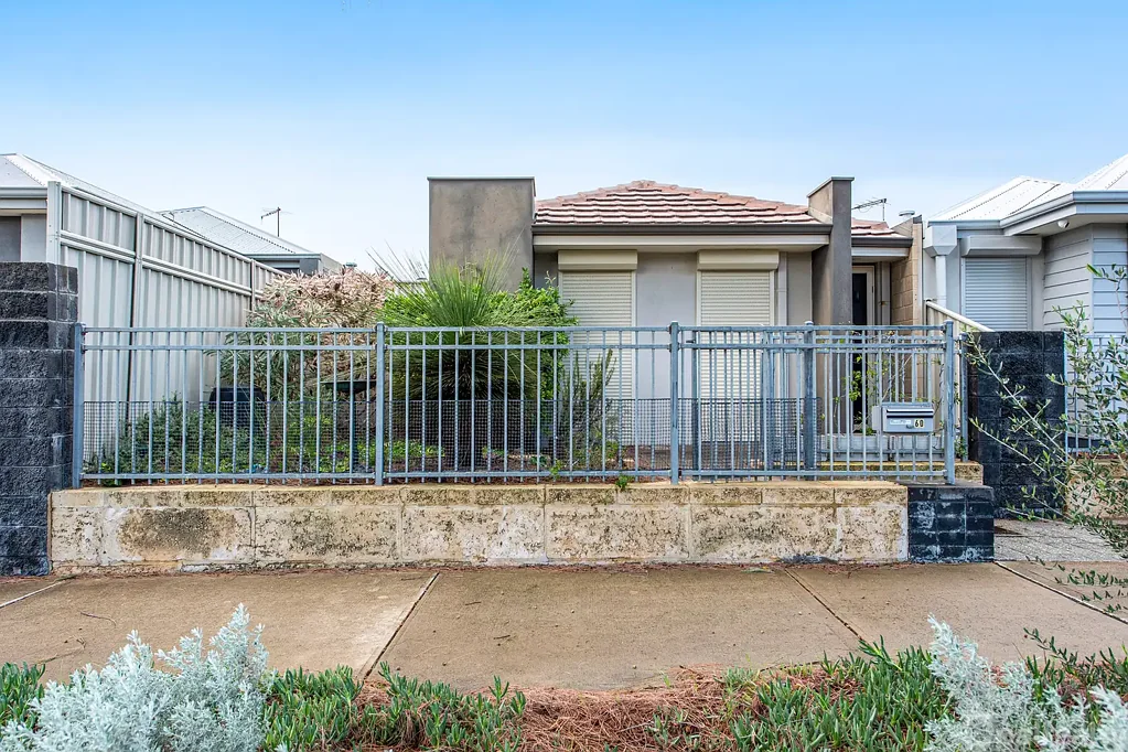 Golden Bay 3 Bedroom Charming cottage-style home opposite the oval