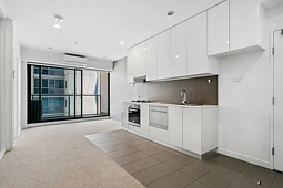 910/41 Batman Street, West Melbourne