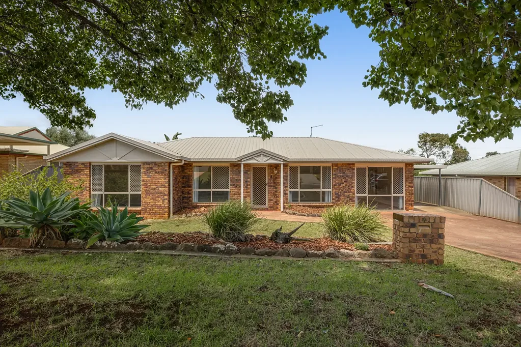 34 Gainsborough Drive, Glenvale, QLD 4350