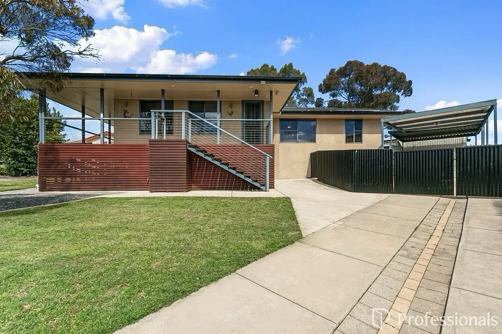 Clare 3 Bedroom Spacious Living with Excellent Entertaining & Shedding