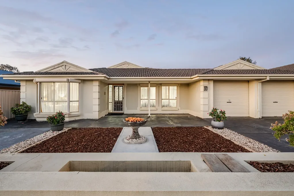 Burton 4房  Family Space Inside, Two Expansive Verandahs Outside