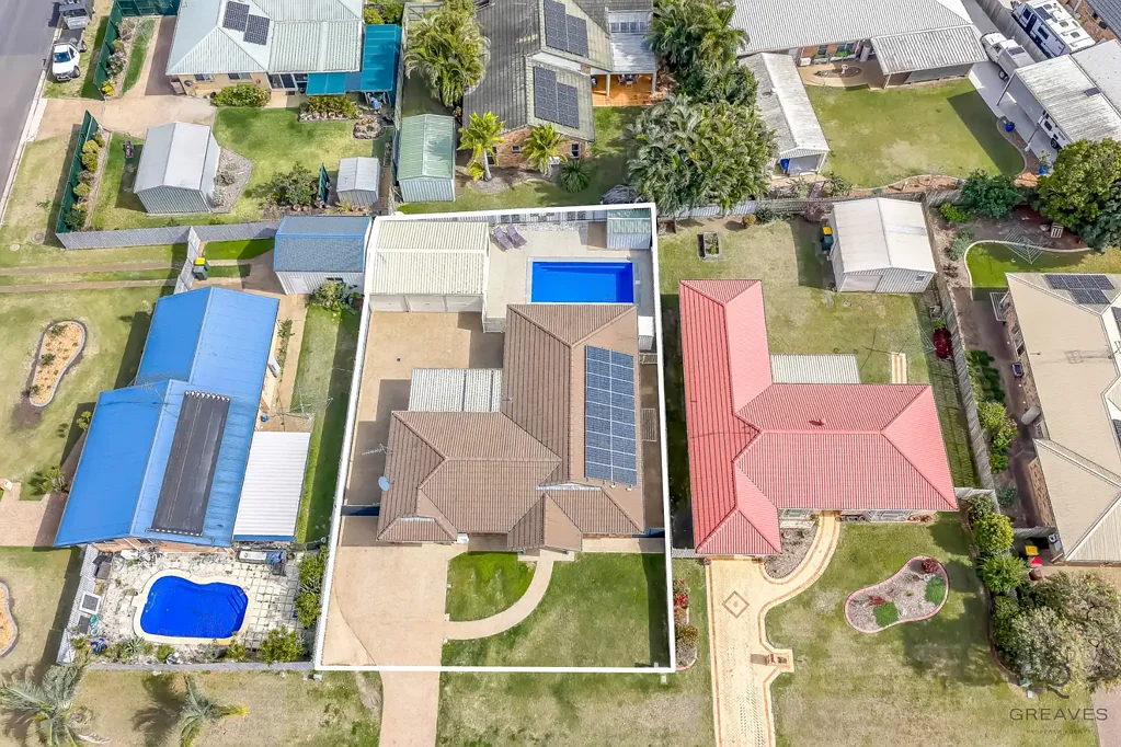 Bundaberg East 4chambre Family home with pool, shed and room to move