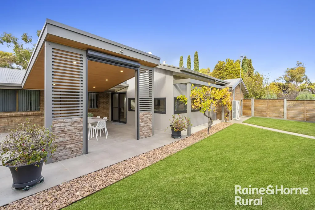 Goolwa A stylish indoor-outdoor redesign with rural-coastal connection on 6.7 lifestyle acres.