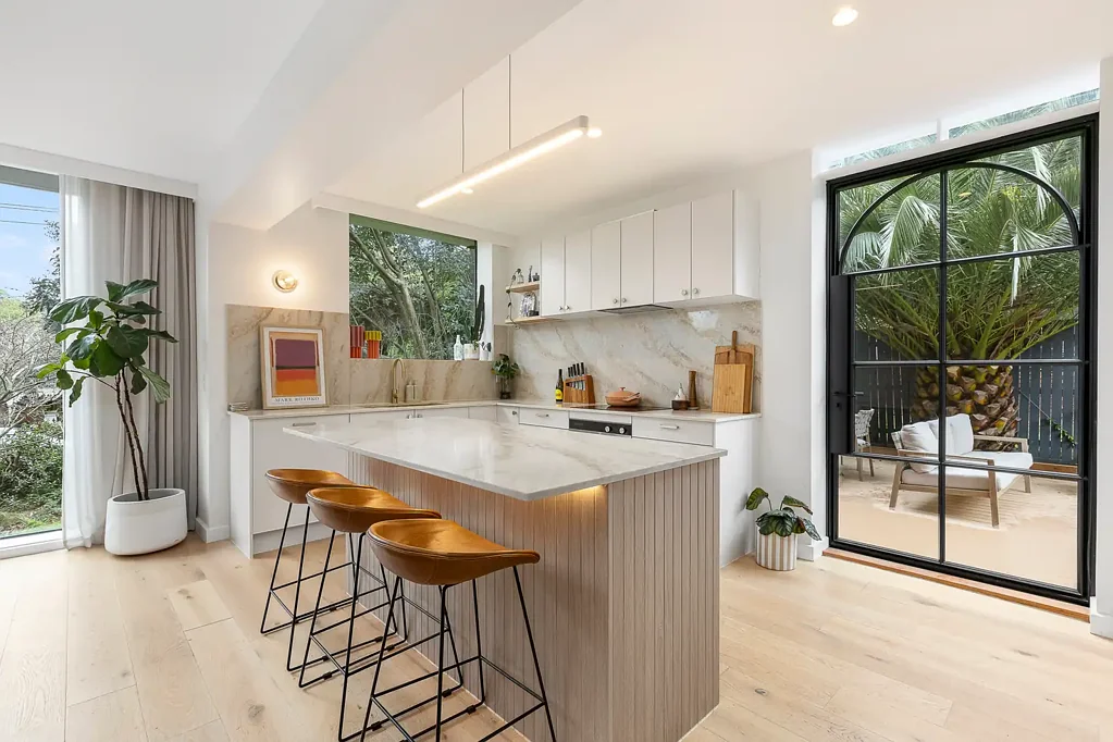 Kew 3ਬੈੱਡਰੂਮ Exquisite Renovation in an Enviable Locale