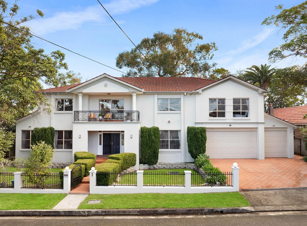 Killara 5બેડરૂમ Superb full brick home in one of Killara's best streets