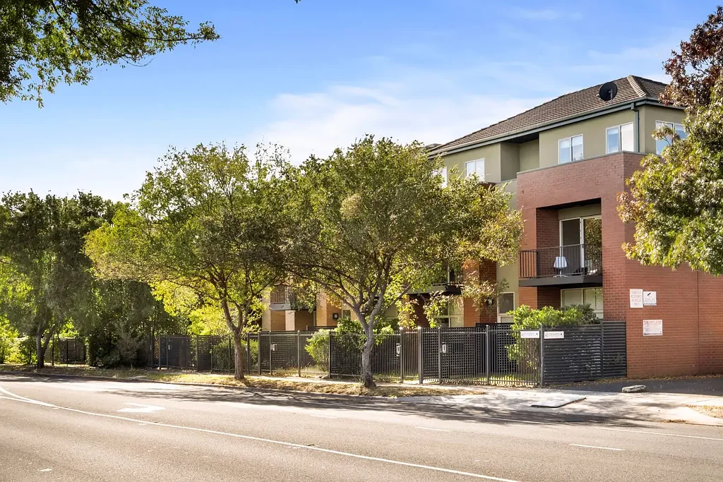 Split Level Luxury Three Bedroom Townhouse