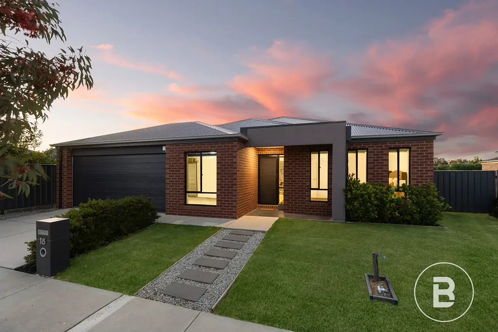 Marong 4ਬੈੱਡਰੂਮ STYLISH FAMILY MARONG LIVING WITH OVERSIZED GARAGE AND POWERED SHED.