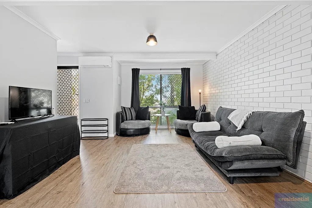 Bethania 2 Bedroom Beautifully Renovated Unit in a Central Location