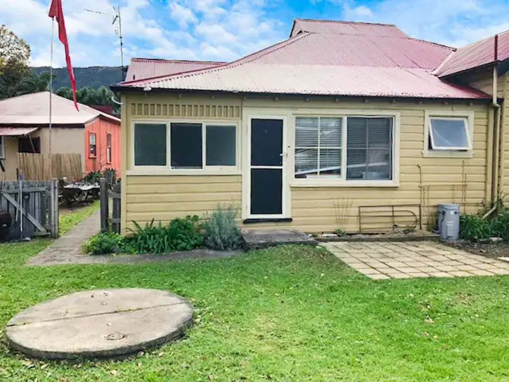 2 BEDROOM FLAT