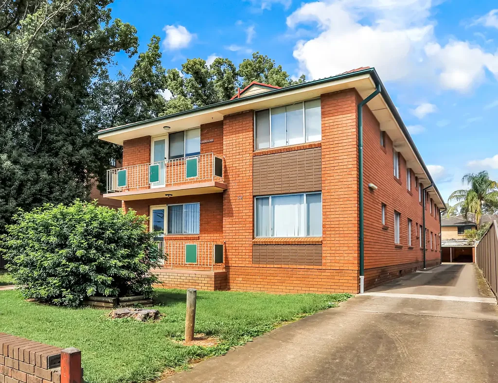Two Bedroom Unit in an Unbeatable Location!