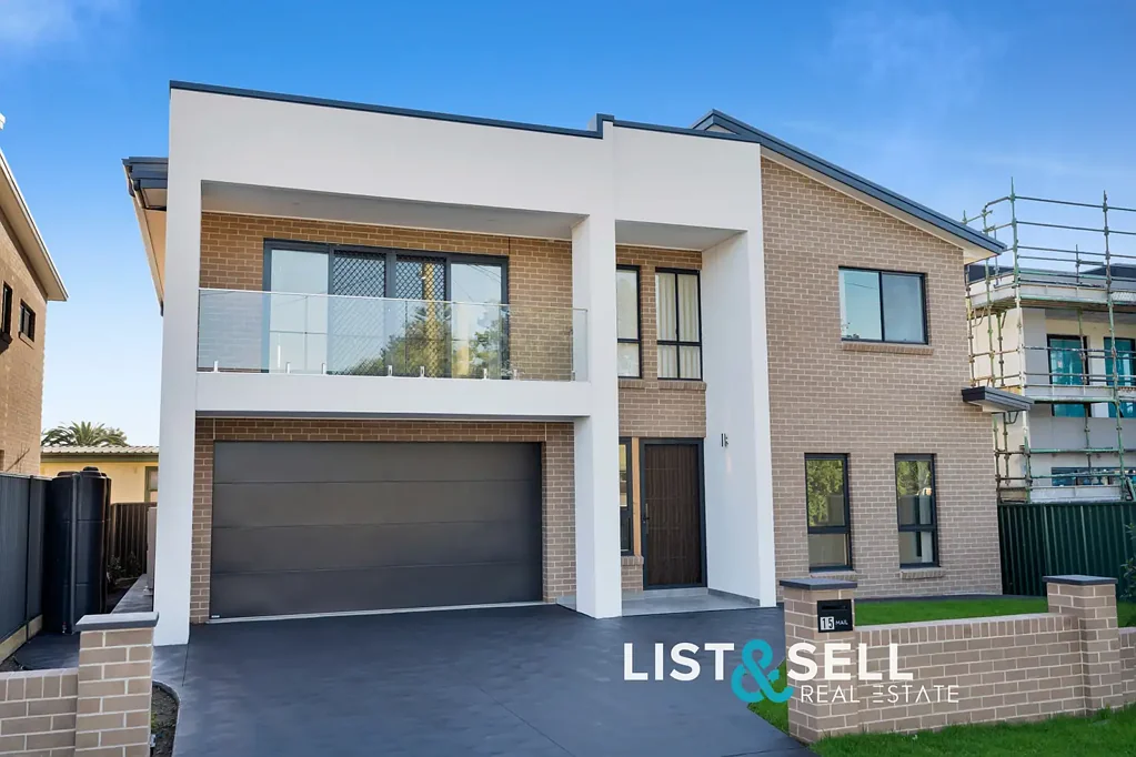 Macquarie Fields 4 Slaapkamer BRAND NEW LUXURY | HUGE FAMILY HOME | HIGHLY DESIRABLE STREET