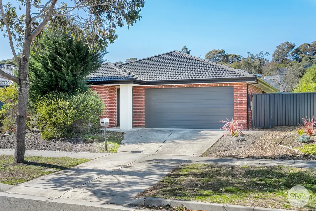 Ballarat East 4 Bedroom Modern Light Filled Home in Quiet Leafy Location