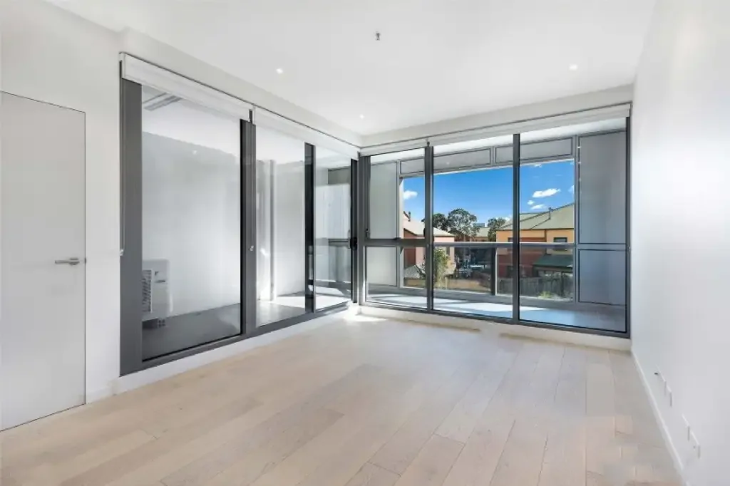 Flemington 1Kwarto Light Filled Contemporary Ease